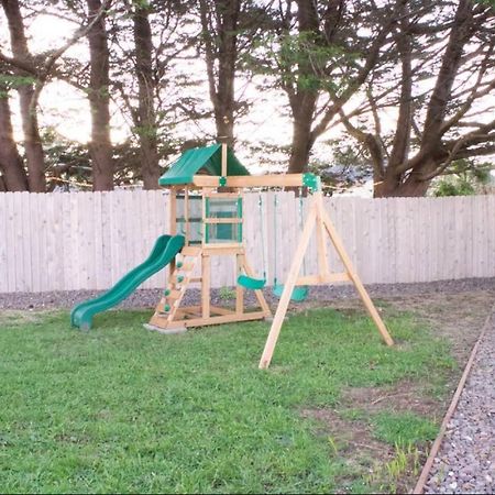 Private Home - Playground, Jumping Mat, Bbq, Darts, Firepit, Gazebo, 4 Smart Tvs, White Cotton Bedding, - The Redwood Cul-De Sac Beach Retreat เครสเซนต์ซิตี ภายนอก รูปภาพ