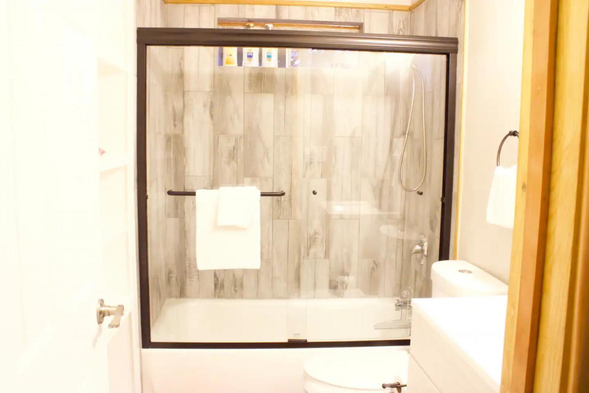 Private Home - Playground, Jumping Mat, Bbq, Darts, Firepit, Gazebo, 4 Smart Tvs, White Cotton Bedding, - The Redwood Cul-De Sac Beach Retreat เครสเซนต์ซิตี ภายนอก รูปภาพ