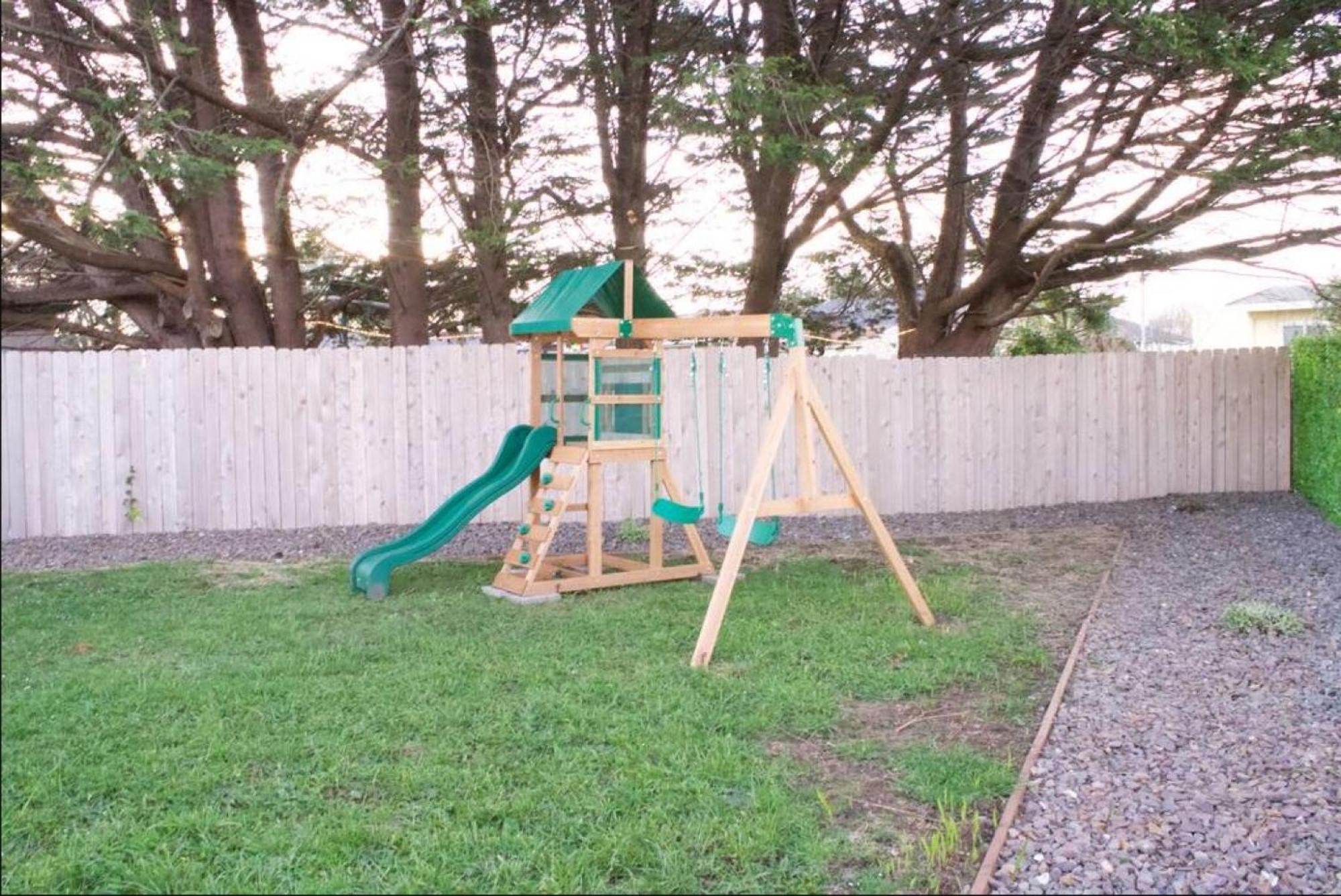 Private Home - Playground, Jumping Mat, Bbq, Darts, Firepit, Gazebo, 4 Smart Tvs, White Cotton Bedding, - The Redwood Cul-De Sac Beach Retreat เครสเซนต์ซิตี ภายนอก รูปภาพ