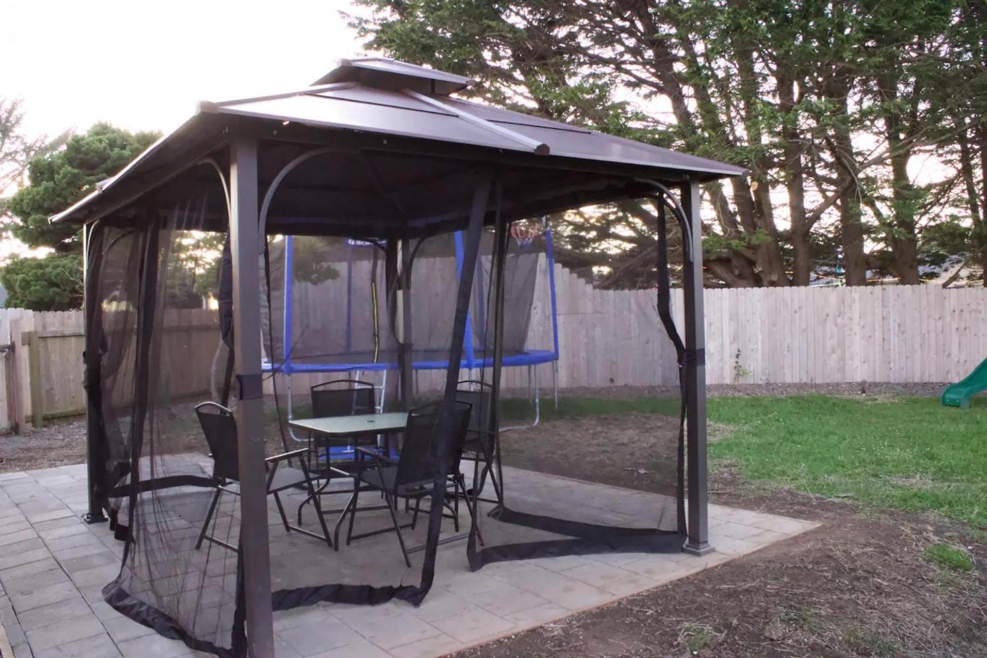 Private Home - Playground, Jumping Mat, Bbq, Darts, Firepit, Gazebo, 4 Smart Tvs, White Cotton Bedding, - The Redwood Cul-De Sac Beach Retreat เครสเซนต์ซิตี ภายนอก รูปภาพ